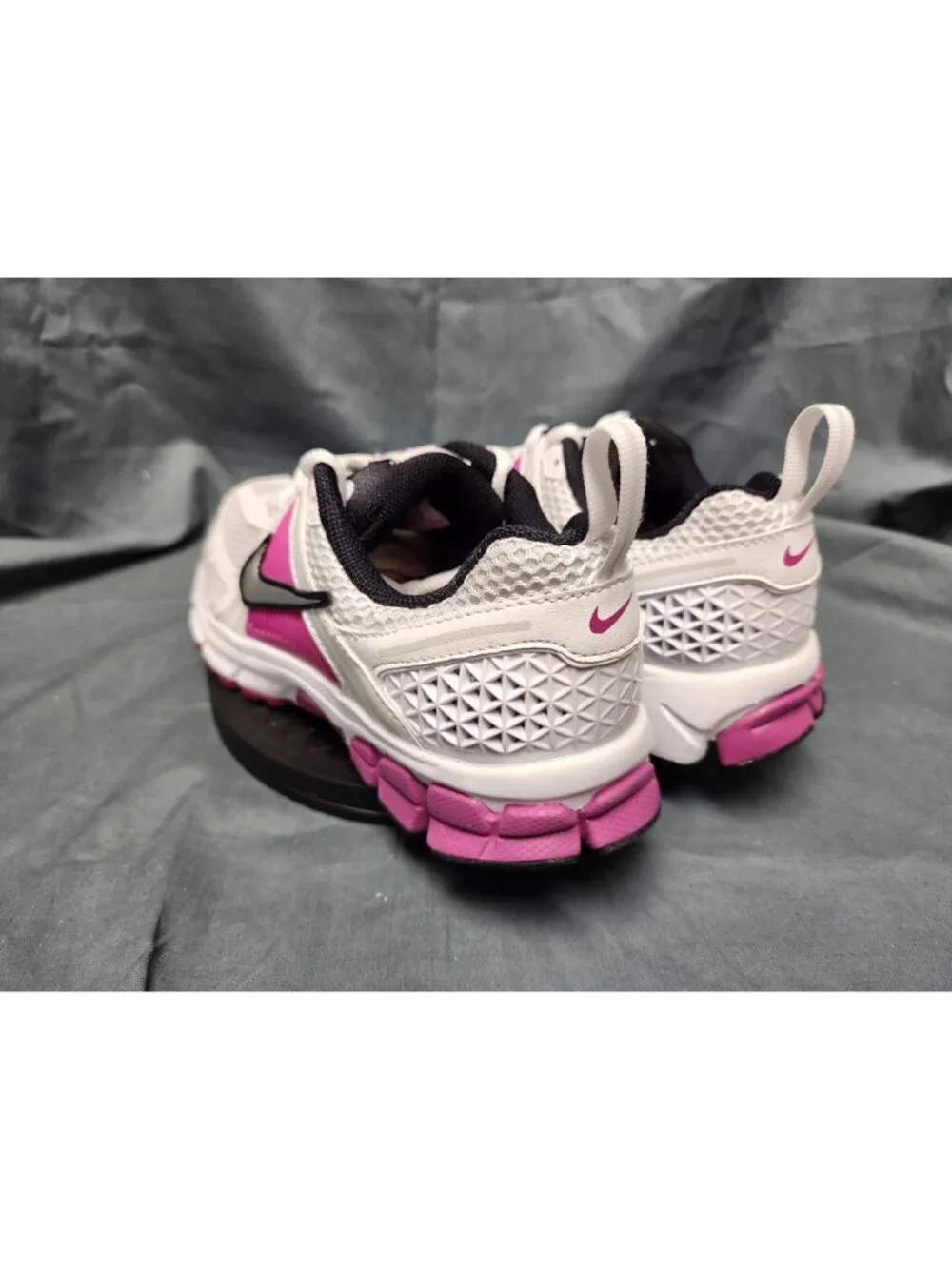 Nike Vomero 5 (GS) Sneakers HF6998 102 White Fuchsia Girls Size 5 NEW NO BOX!
